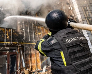 Російський дрон влучив у торговельний центр у Сумах, є поранені