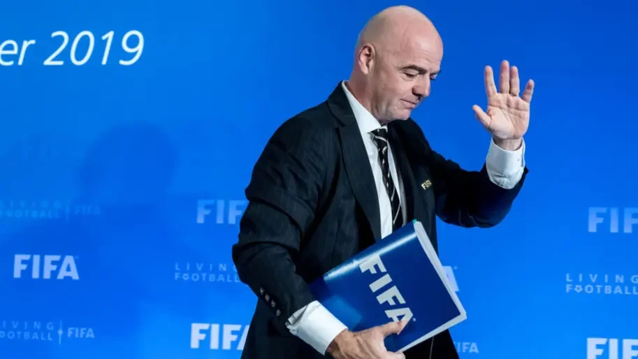 УЄФА готує кримінальну скаргу проти глави ФІФА Інфантіно